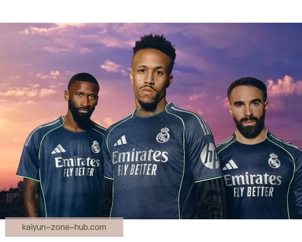 阿森纳二六二七赛季客场球衣亮相学院海军蓝红黄点缀风格